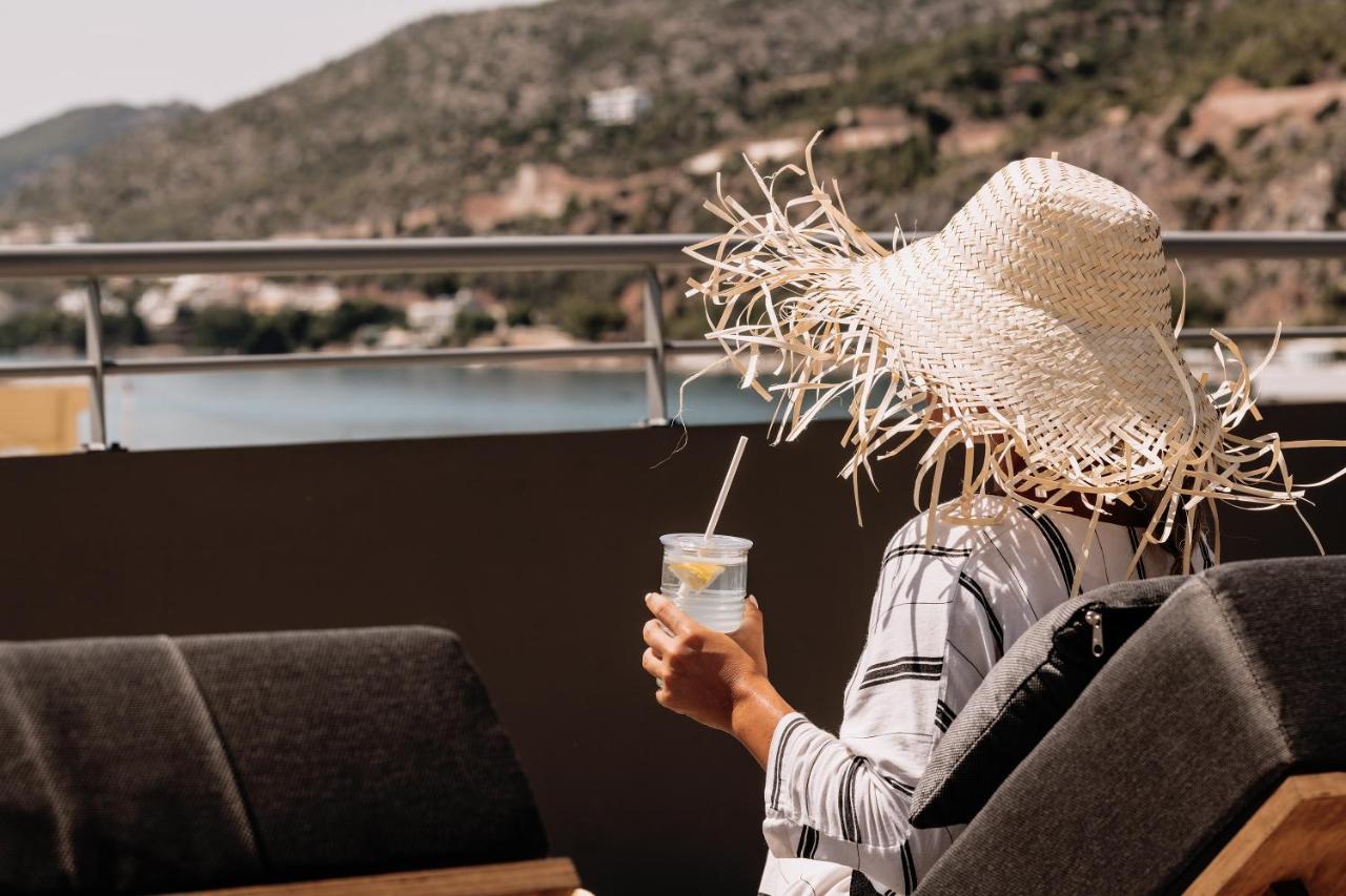 Dave By The Beach Loutraki Екстер'єр фото